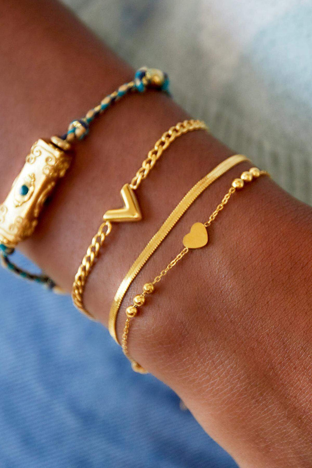 Armband Mit Mehreren Ketten Goldfarbe Edelstahl – offizielle Produktaufnahme – Bild 3