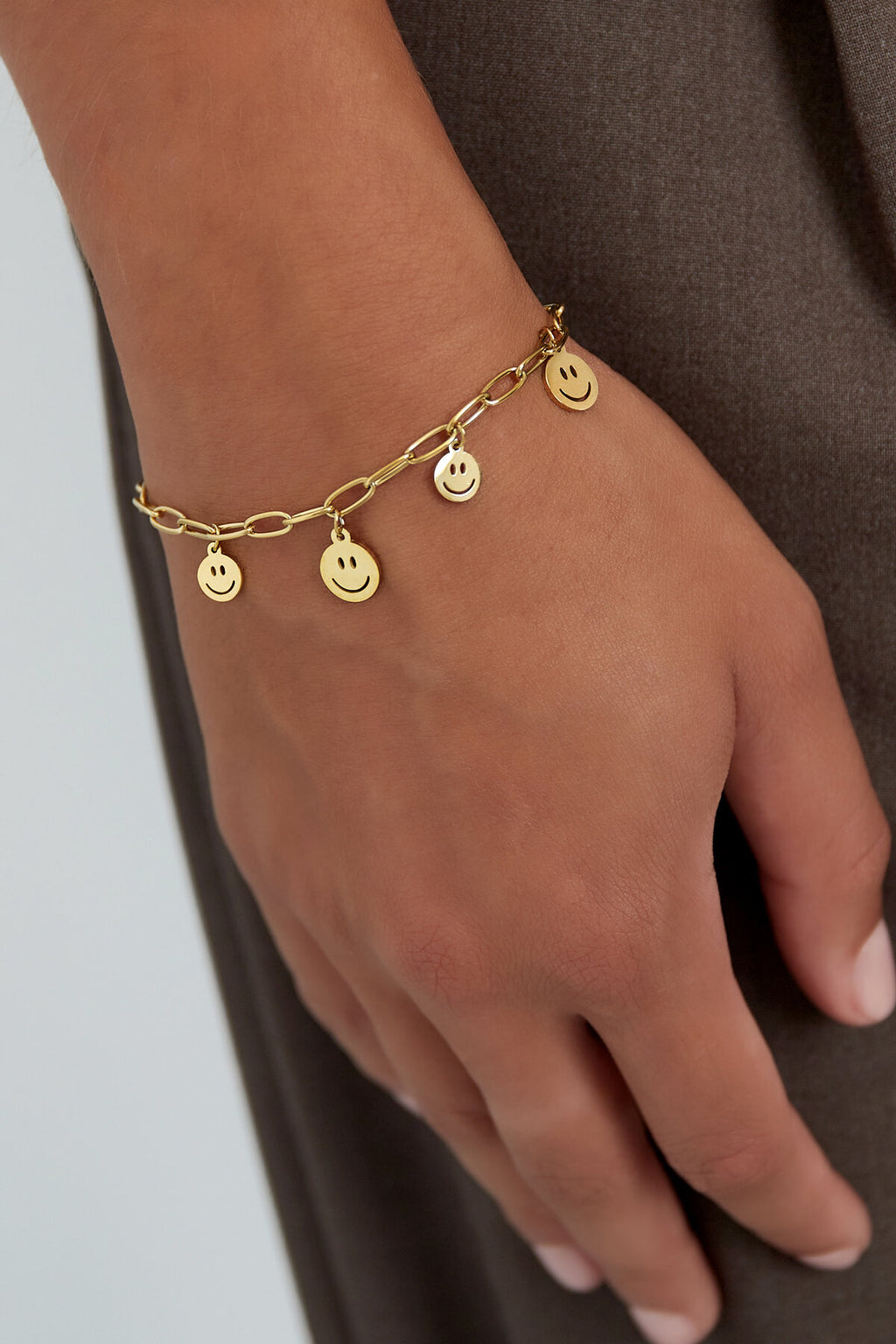 Armband Mehrere Smileys Goldfarbe Edelstahl – offizielle Produktaufnahme – Bild 3