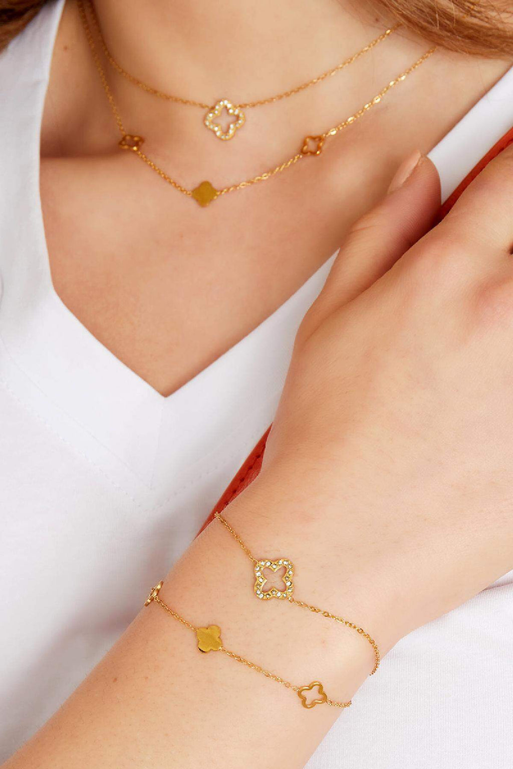 Armband Kleeblatt Mit Zirkonsteinen Goldfarbe Edelstahl – offizielle Produktaufnahme – Bild 2