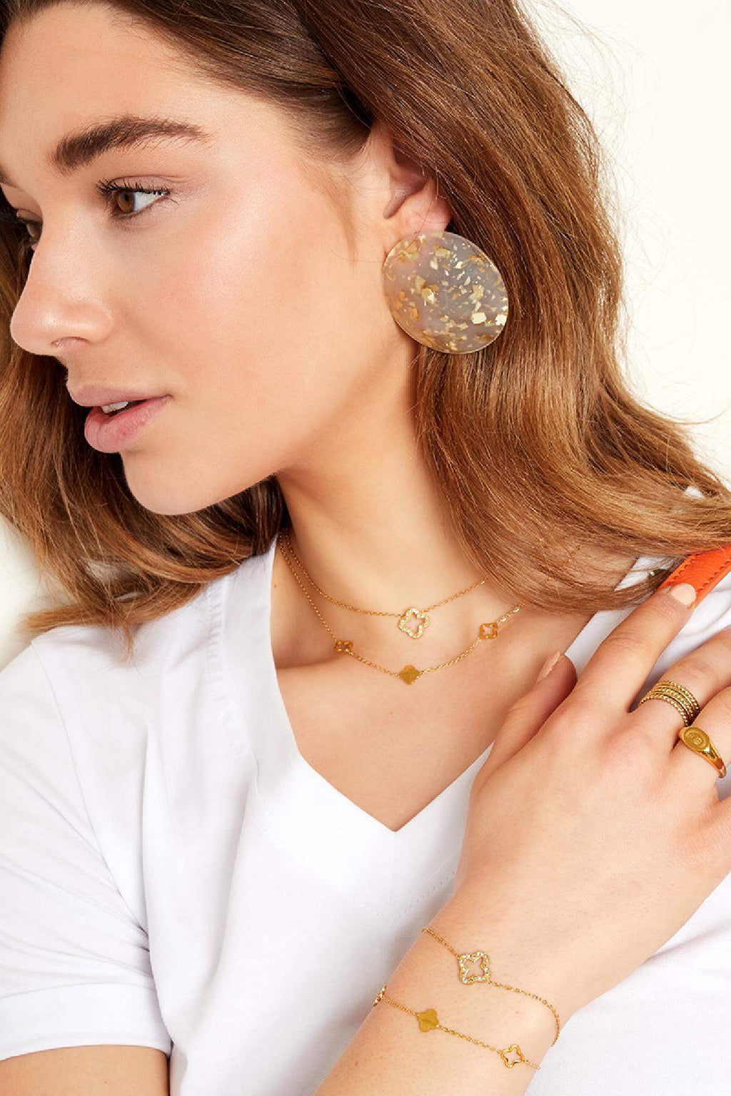 Armband Kleeblatt Mit Zirkonsteinen Goldfarbe Edelstahl – offizielle Produktaufnahme – Bild 3