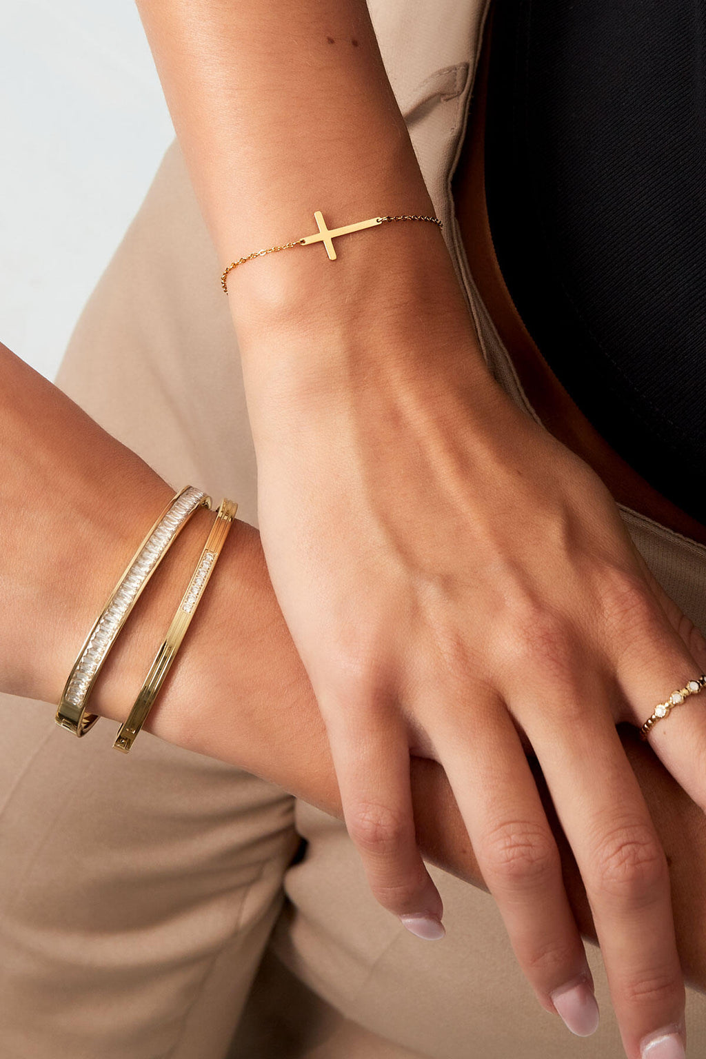 Armbandkreuz – offizielle Produktaufnahme – Bild 2