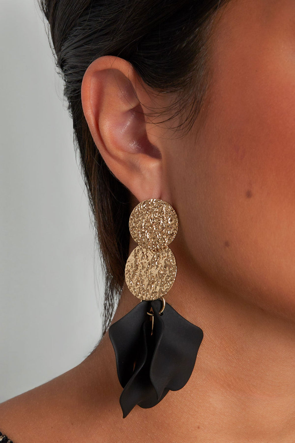 LIVAYA Damen - Ohrringe Ohrhänger mit Blumenmotiv aus Metall