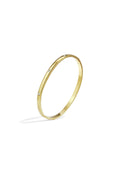 Armreif Mit Dezenten Steinen – Goldfarbe – Bild 1