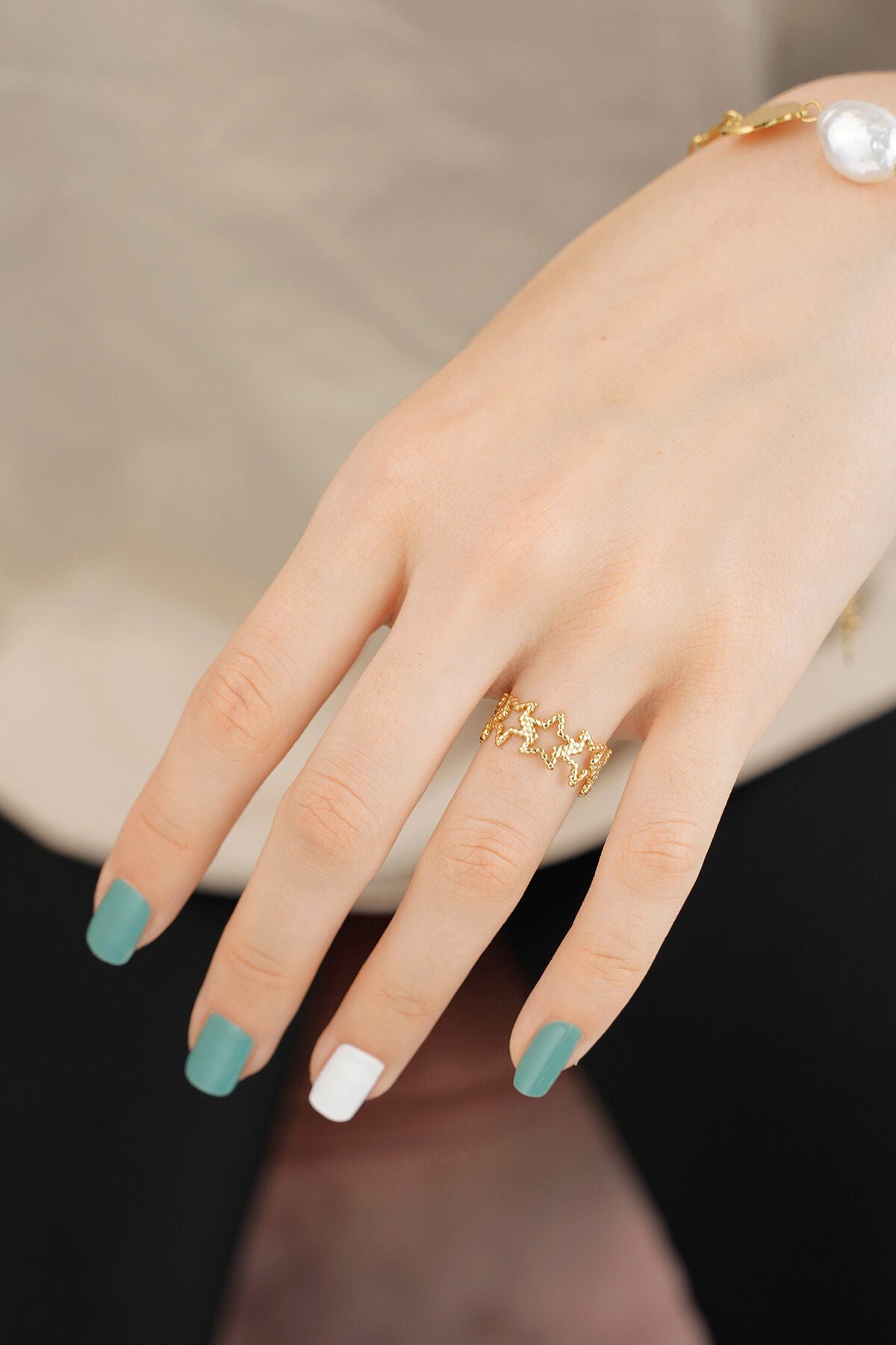 Ring „Sparkle All The Way“ – Goldfarbe - Goldfarbefarbe – offizielle Produktaufnahme – Bild 3