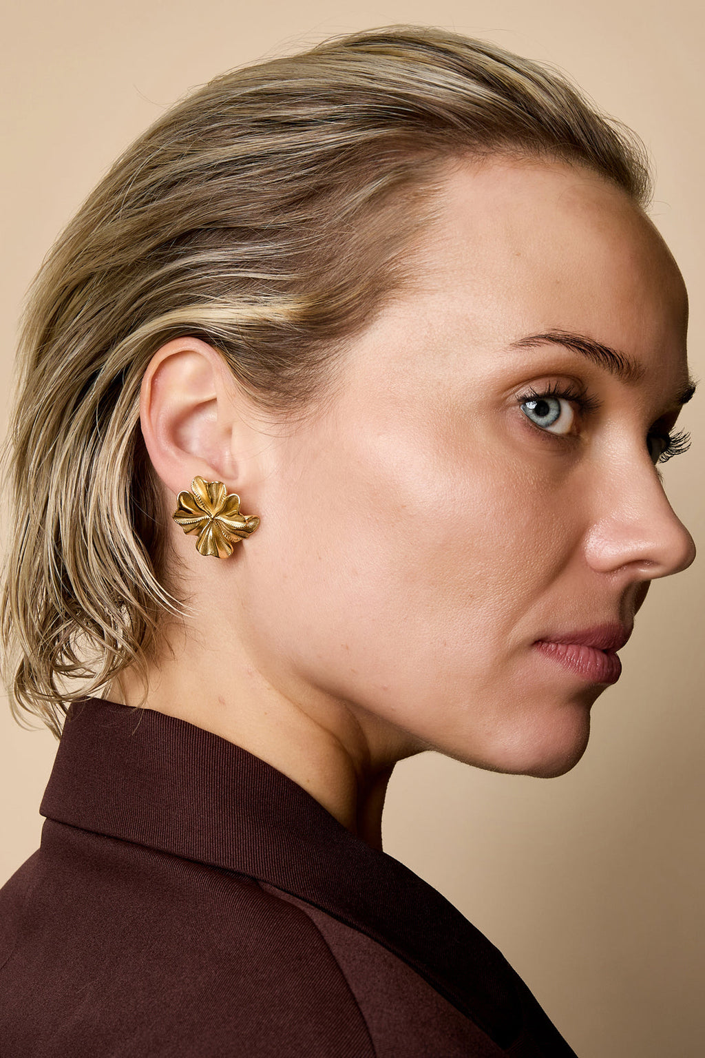 LIVAYA Ohrringe Damenschmuck Ohrstecker mit Blumenmotiv aus Edelstahl