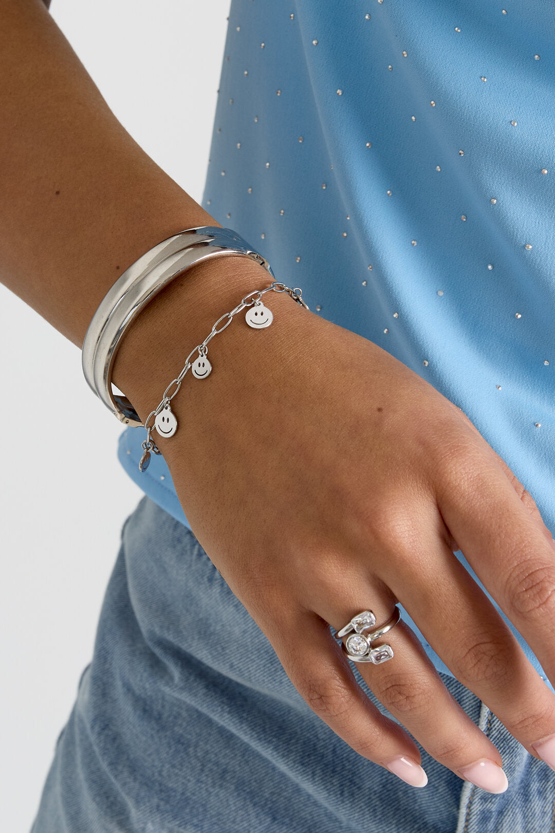 Armband Mehrere Smileys Goldfarbe Edelstahl – offizielle Produktaufnahme – Bild 2