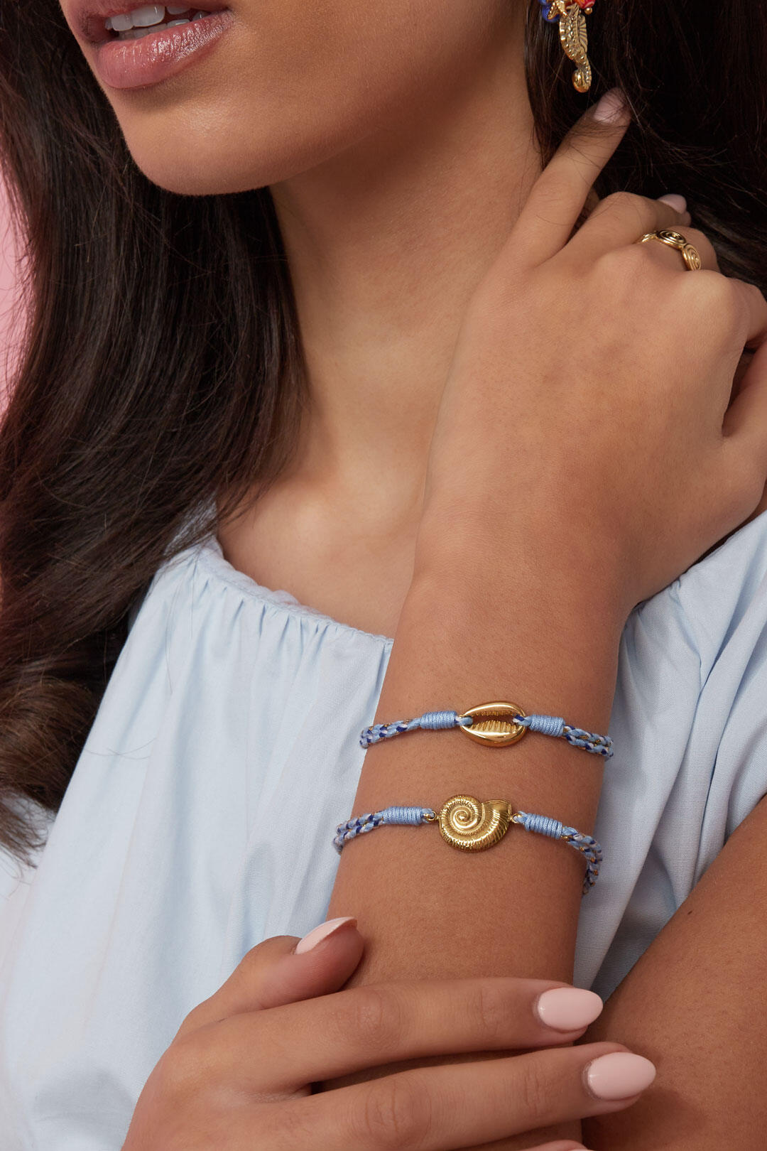 Seil-Charm-Armbänder, Blumenmuster, Lässig, Urlaub/Strand, Romantische Serie, Damenschmuck – offizielle Produktaufnahme