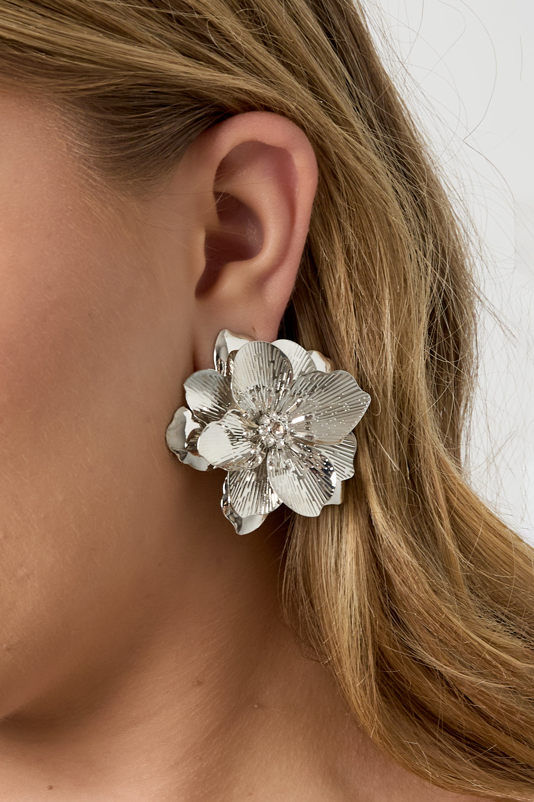 LIVAYA Blumen - Ohrringe Ohrstecker aus Eisen mit Strass