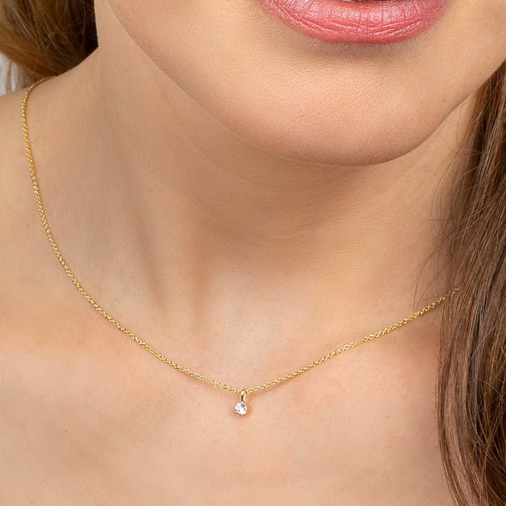 Anhänger aus 585er Gelbgold mit Brillantbesatz, 0,1 ct – Trageansicht 2