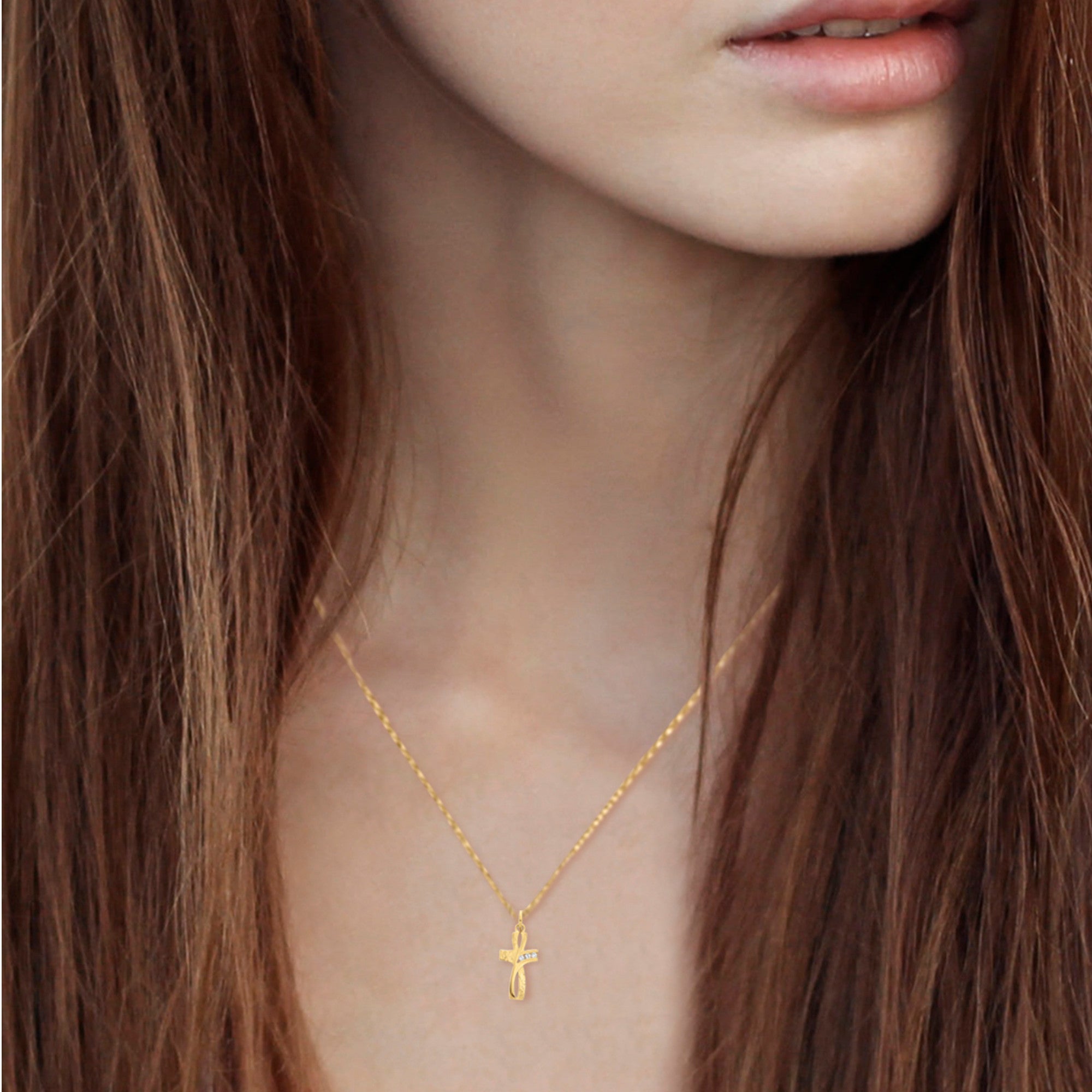 Zirkonia Kreuz Anhänger aus 333er Gelbgold von ONE ELEMENT – Bild 2