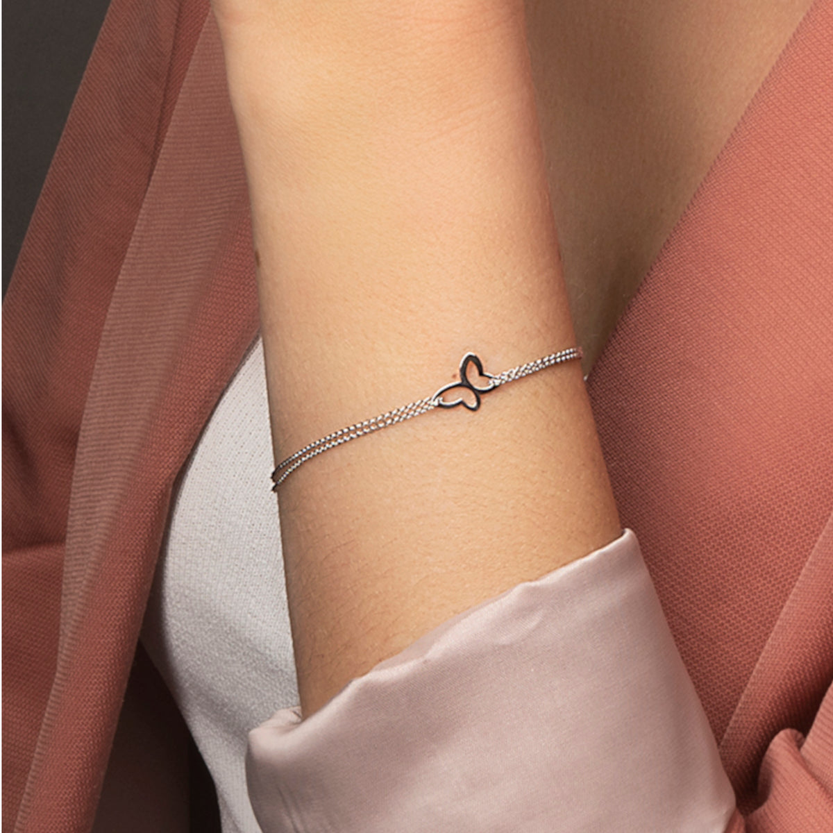 Schmetterling-Armband aus 925er Silber mit Rundankerkette, 17 cm – Trageansicht 4