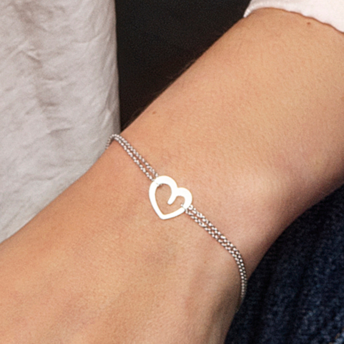 Herz-Armband aus 925er Silber mit Rundankerkette, 17 cm – Trageansicht 3