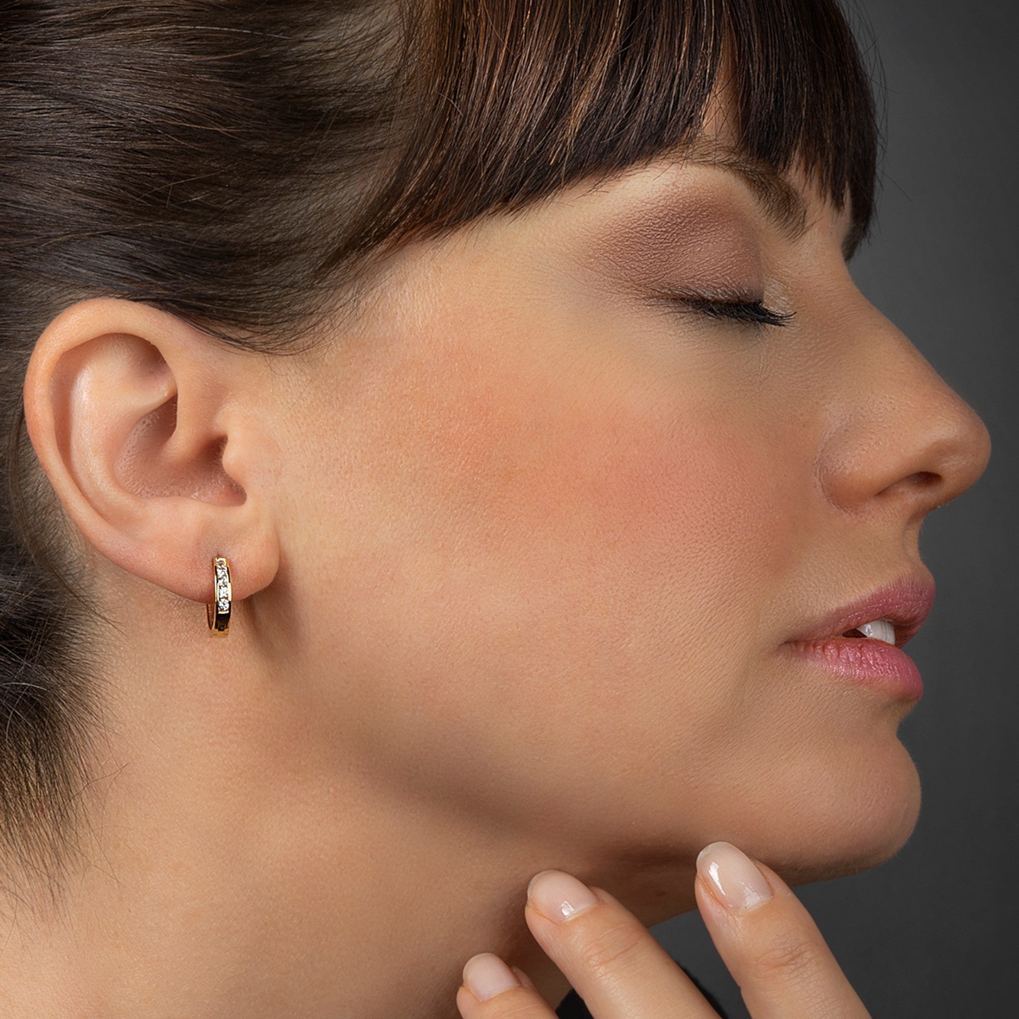 Zirkonia Ohrringe Creolen aus 333er Gelbgold von ONE ELEMENT – Bild 3