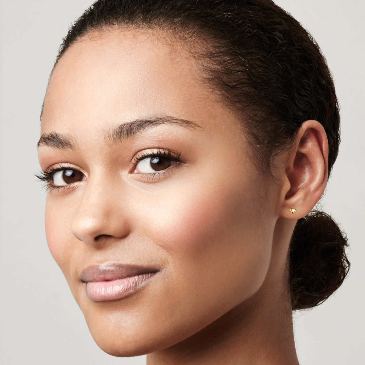 Herz Ohrringe Ohrstecker aus 333er Gelbgold von ONE ELEMENT – Bild 2