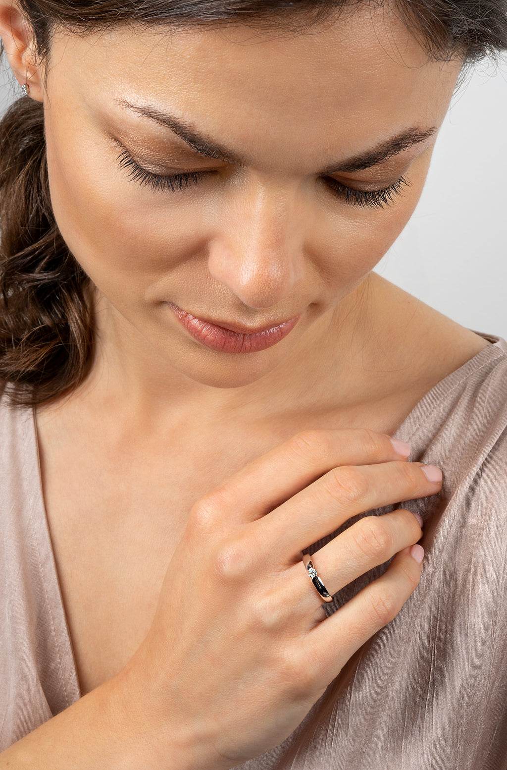 0.13 ct Diamant Brillant Spannfassung Ring aus 585er Weißgold von ONE ELEMENT – Bild 3