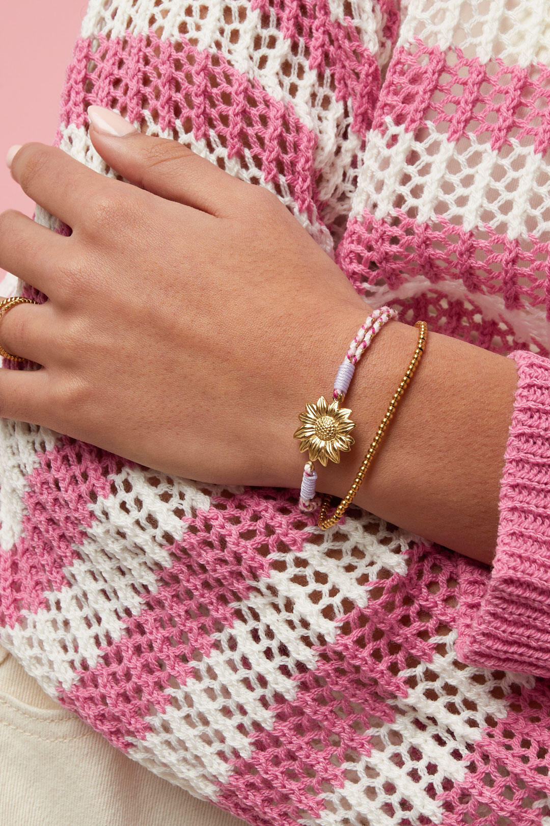 Seil-Charm-Armbänder, Blumenmuster, Lässig, Urlaub/Strand, Romantische Serie, Damenschmuck – offizielle Produktaufnahme