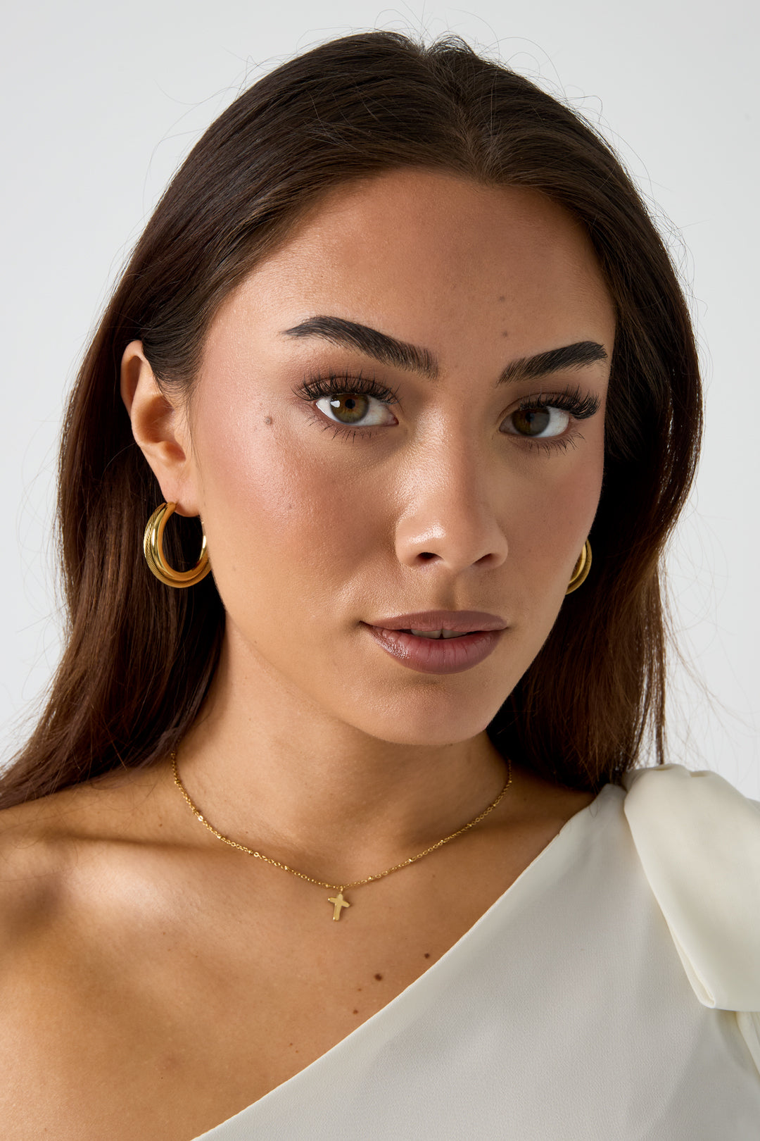 LIVAYA Ohrringe Damen Creolen aus Edelstahl mit gedrehtem Design