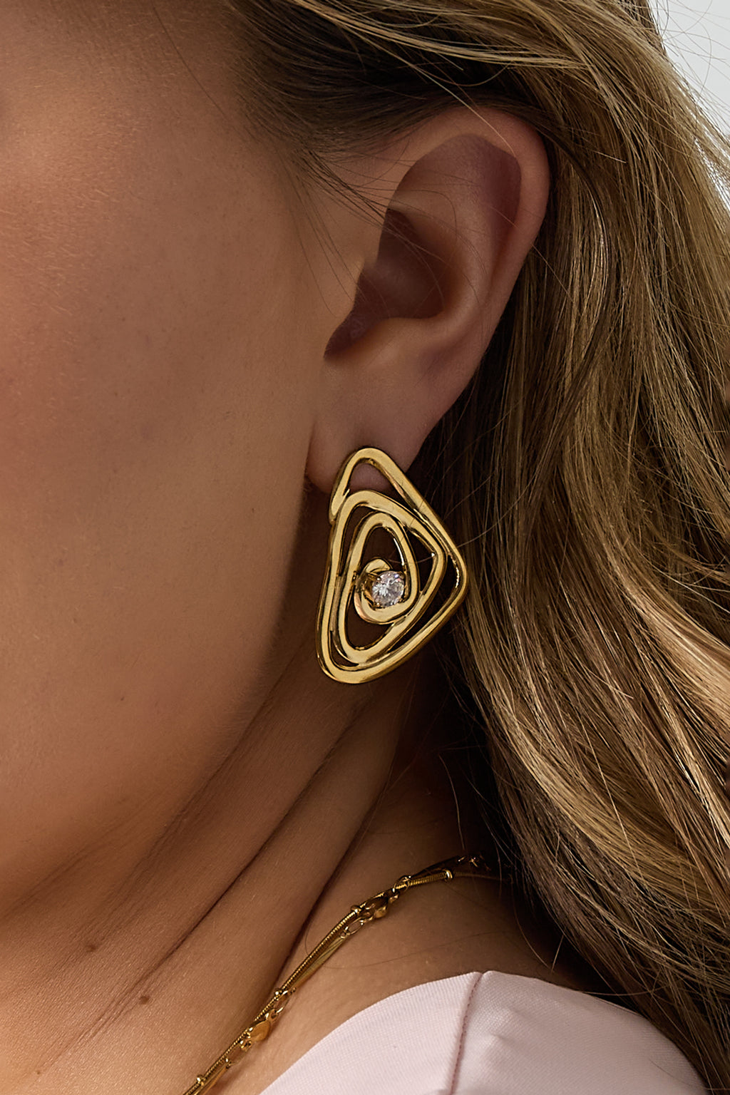 LIVAYA Ohrringe Ohrstecker mit Dreieck-Design aus Edelstahl – Ansicht 3
