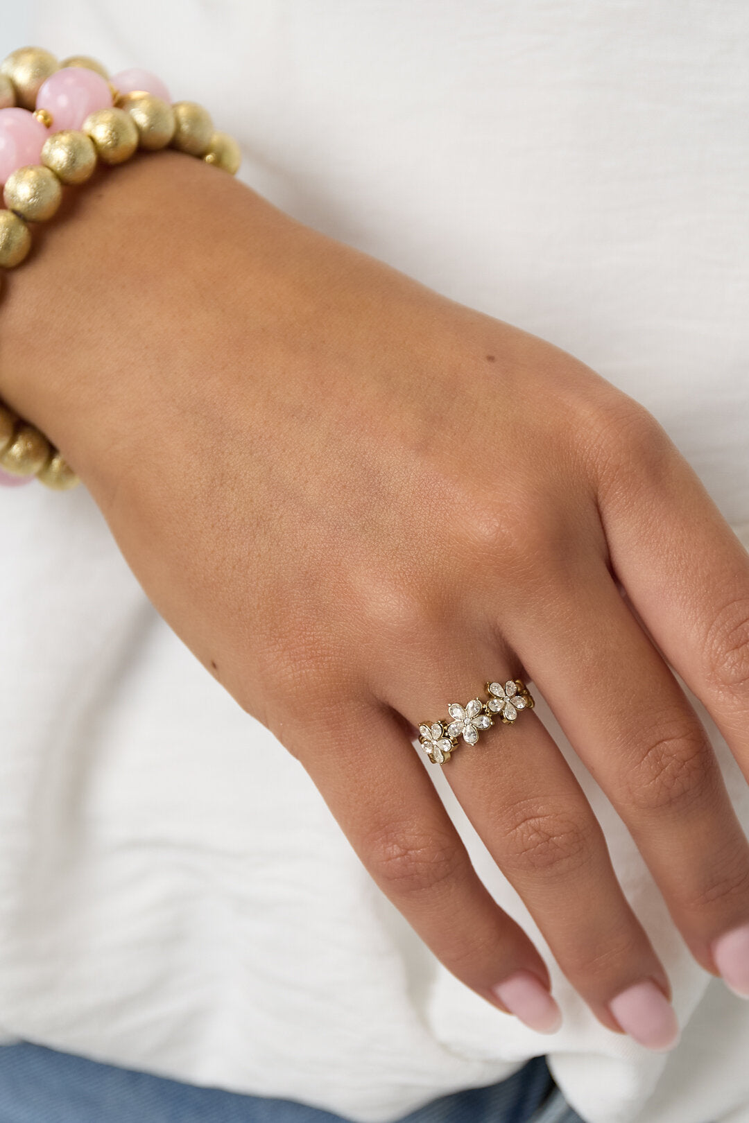 Ring Mit Blumen Und Steinen – offizielle Produktaufnahme – Bild 2