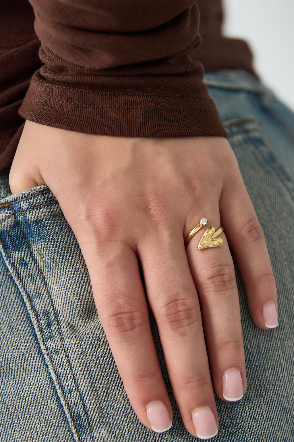 Minimalistische Ringe Aus 14-Karätig Vergoldetem Edelstahl, Herz-Design, Lässig-Schlichte Serie, Damenschmuck – offizielle Produktaufnahme – Bild 2