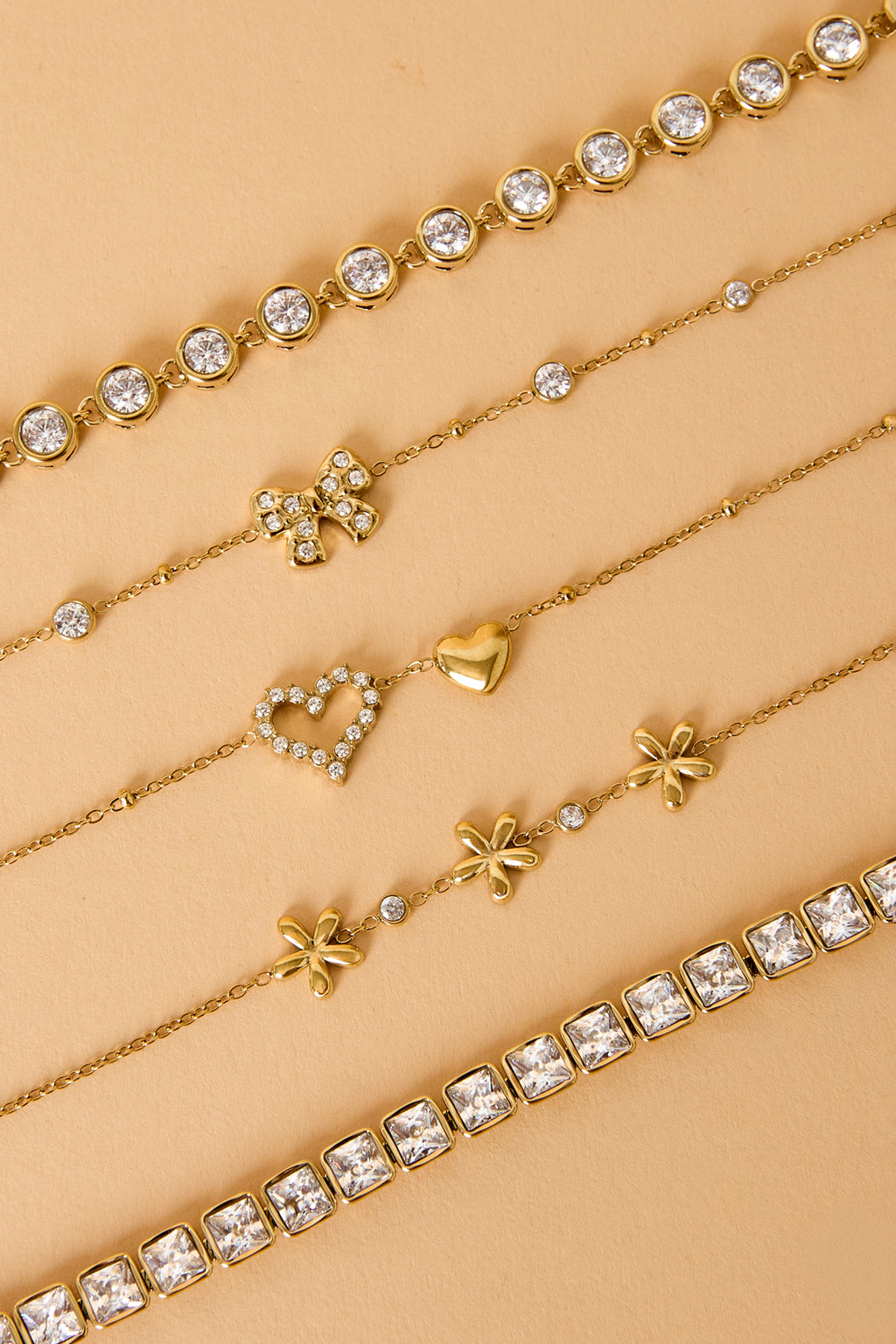 14 Karat vergoldetes Edelstahl-Charm-Armband mit Schleife, schlichte Alltags-Serie, Damenschmuck