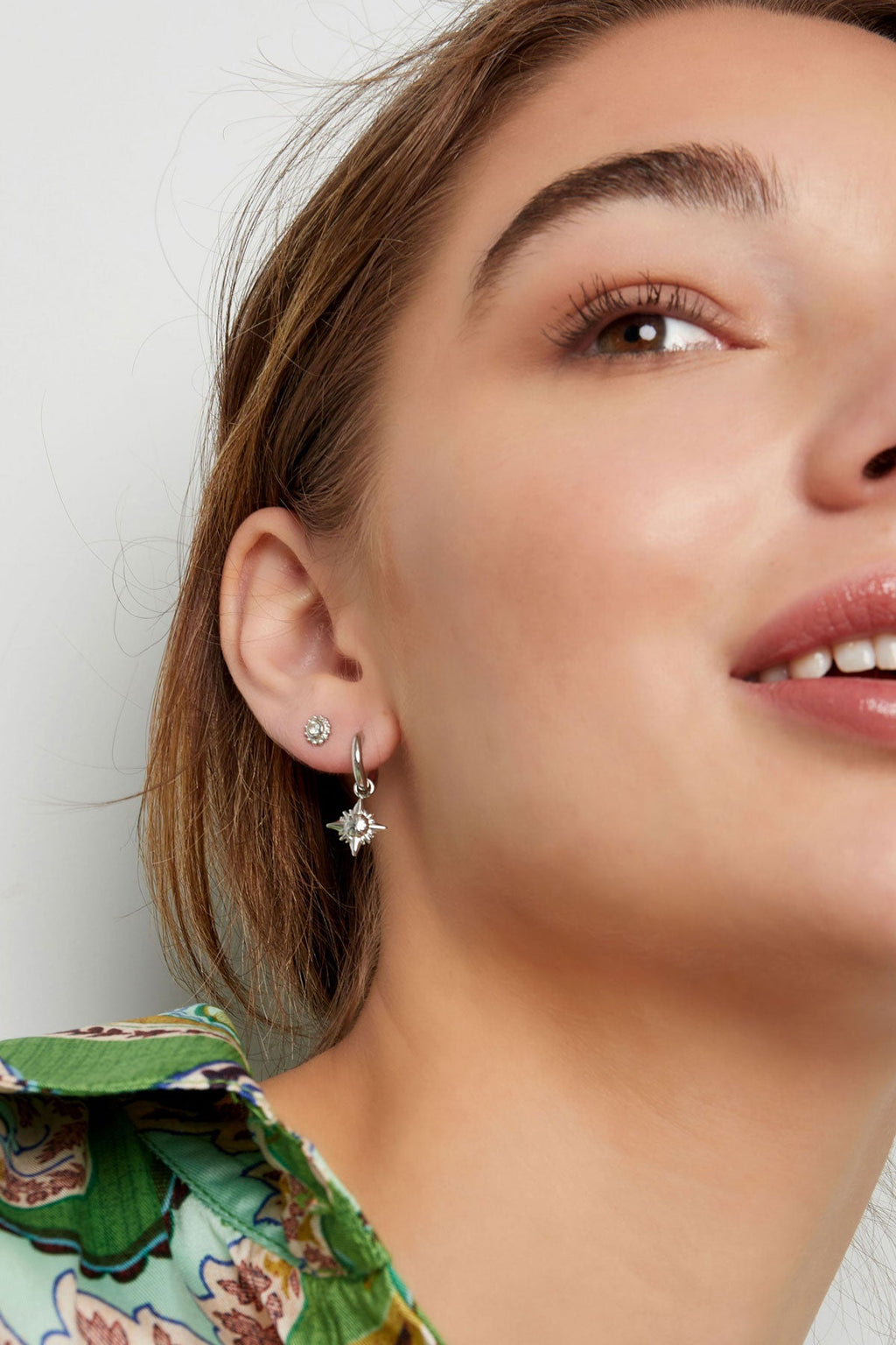LIVAYA Mini-Blumen-Ohrstecker aus Edelstahl mit Strass