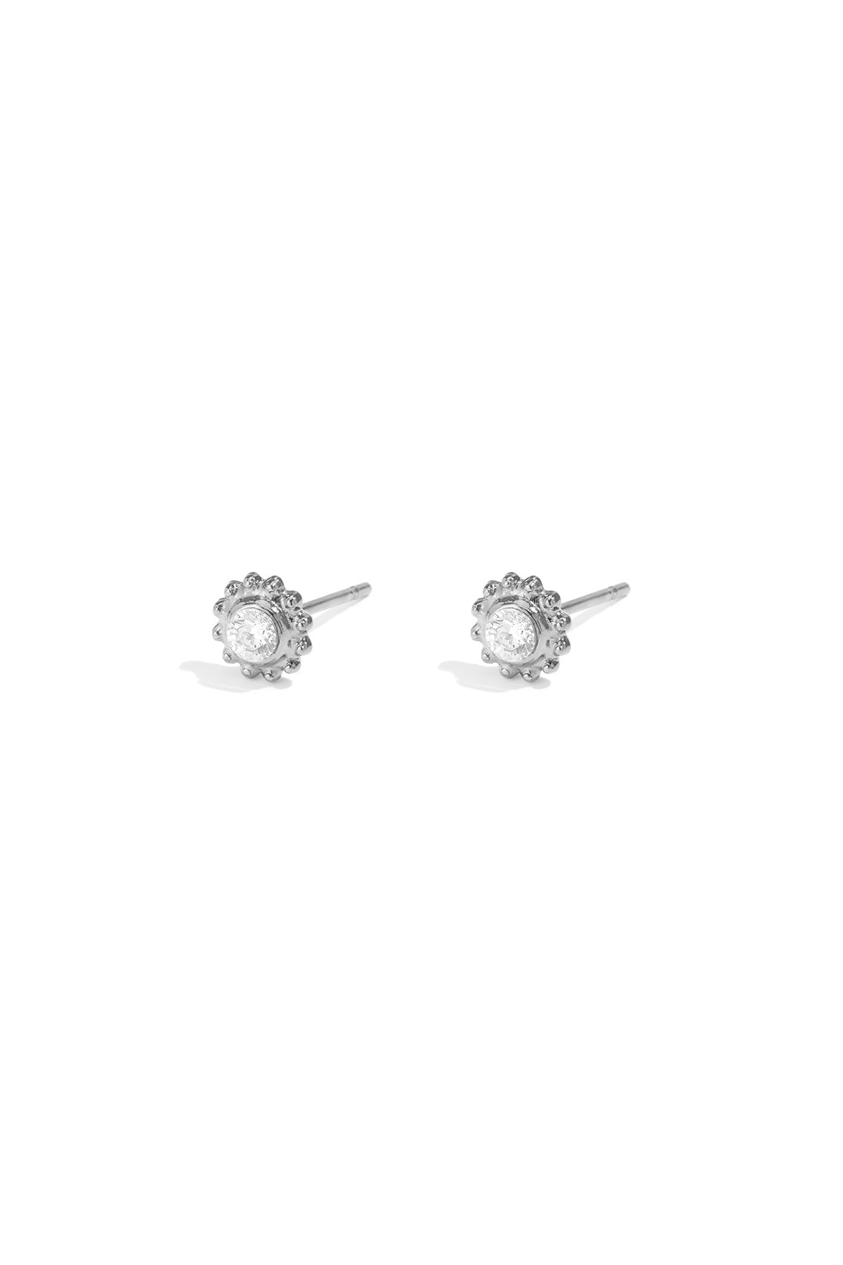 LIVAYA Mini-Blumen-Ohrstecker aus Edelstahl mit Strass