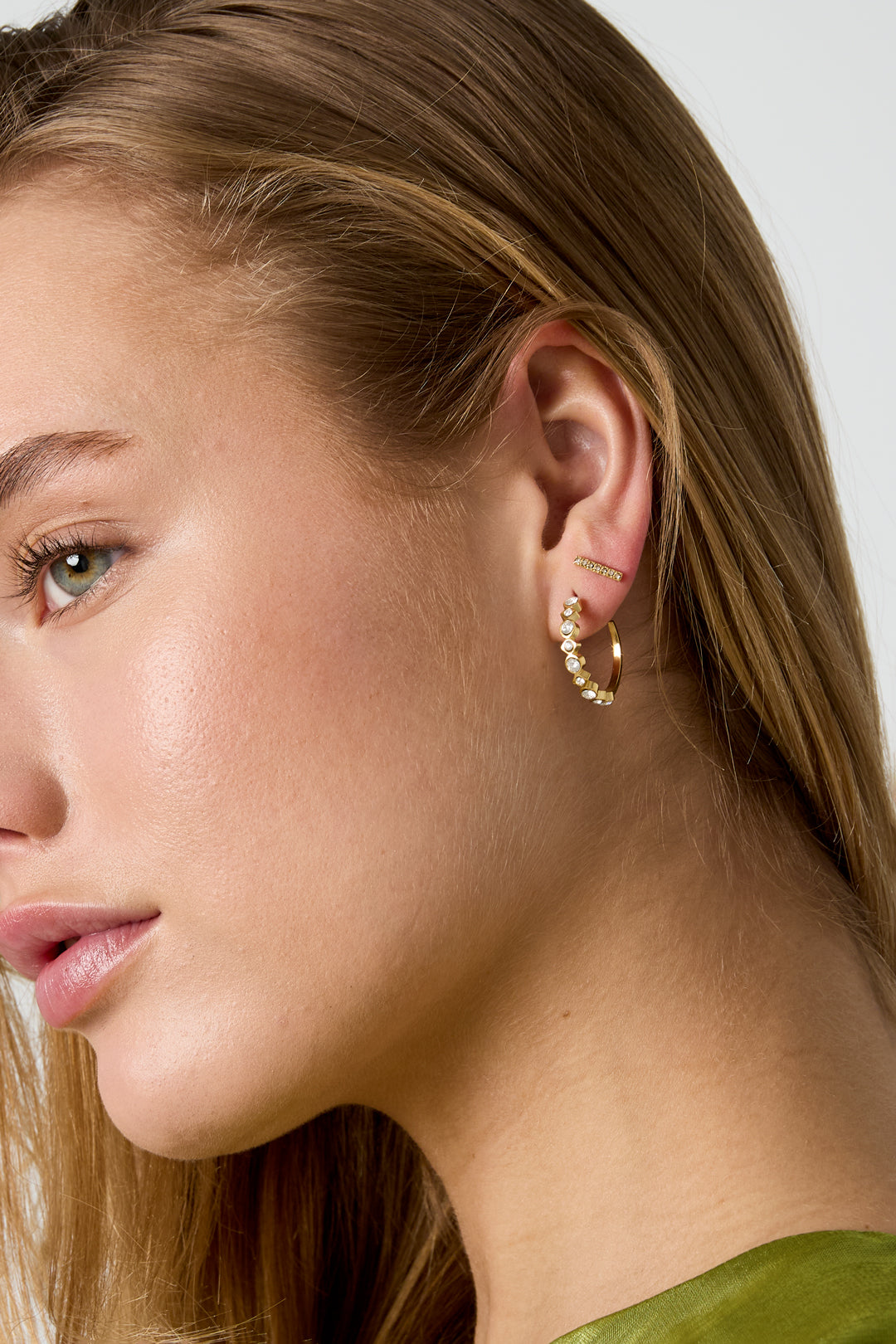 LIVAYA Damen-Ohrstecker in Stabform aus Edelstahl mit Strass