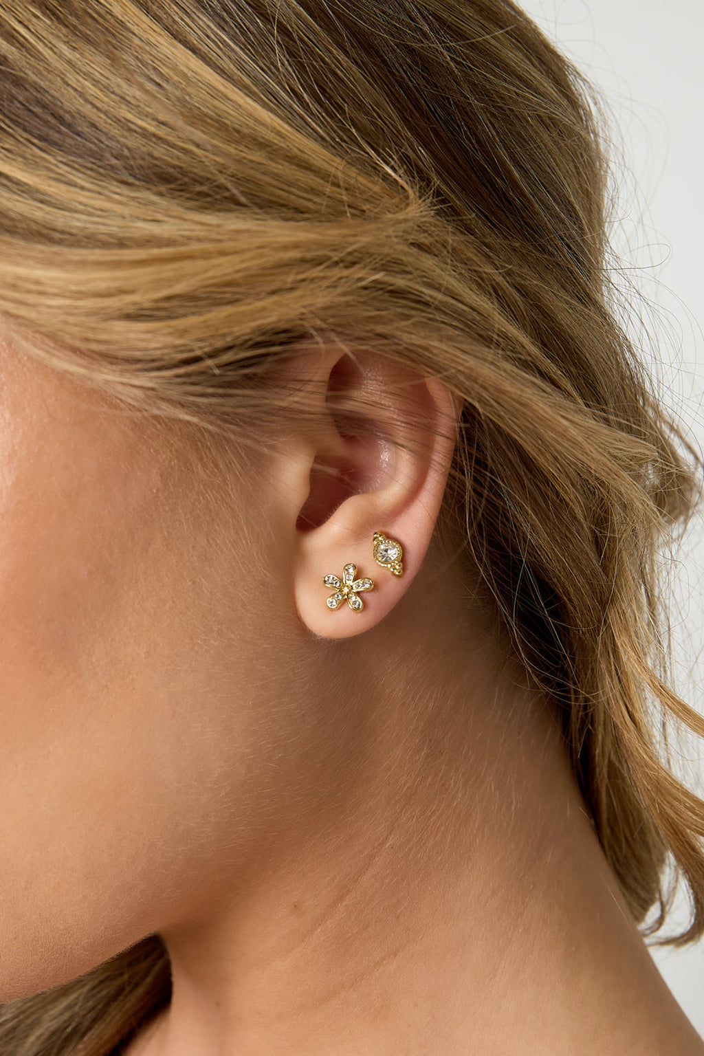LIVAYA Ohrstecker mit Strass und unregelmäßiger Form aus Edelstahl