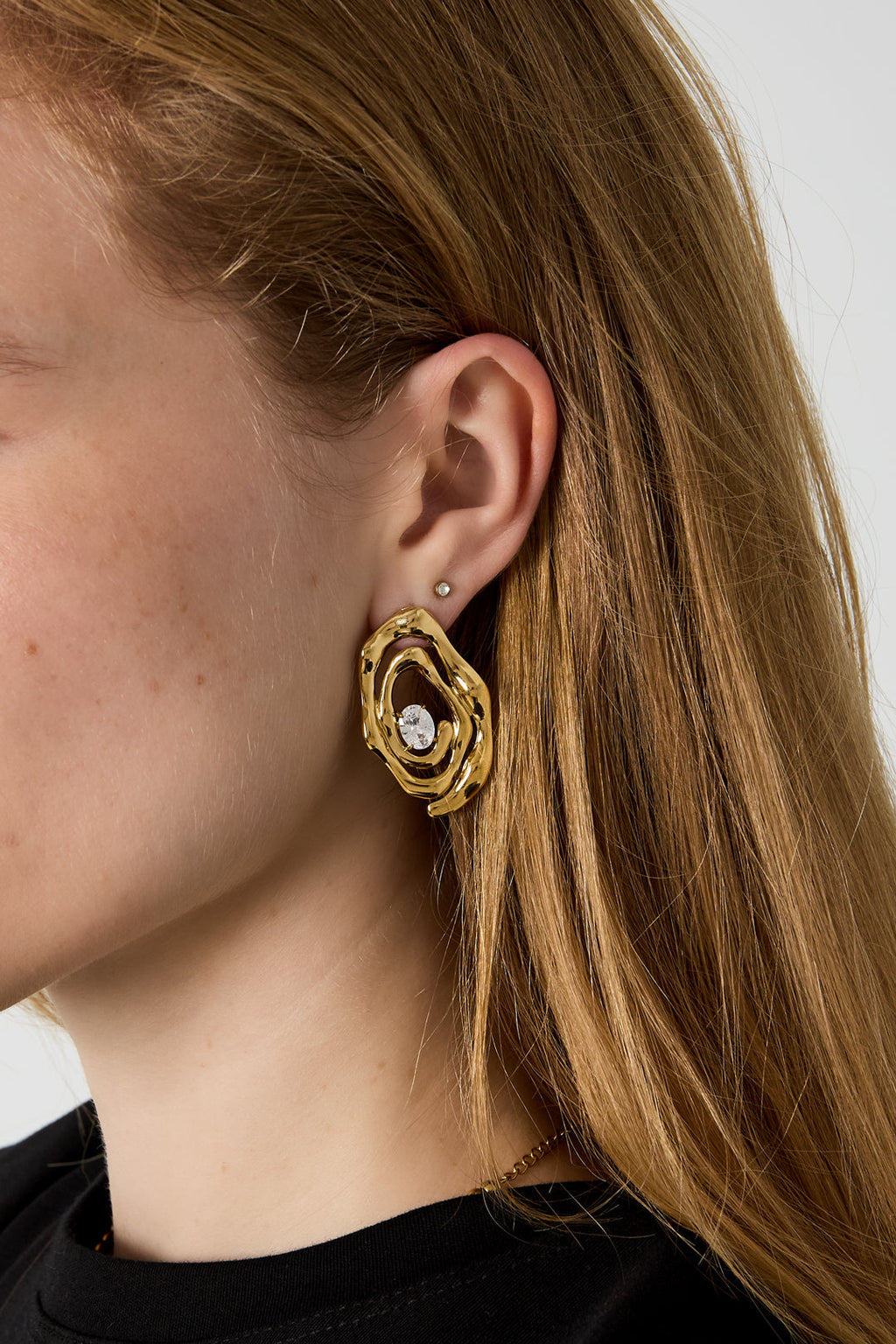 LIVAYA Ohrstecker mit unregelmäßiger Form aus Edelstahl und Strass