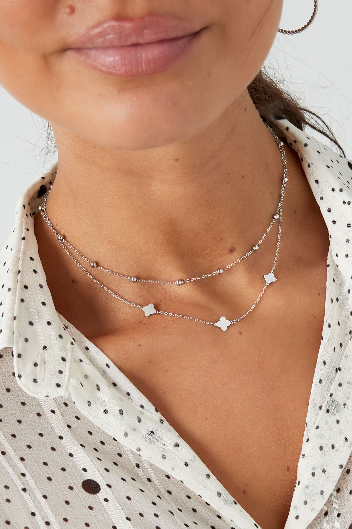 LIVAYA Layering-Halskette mit Kleeblatt und Kugeldetails