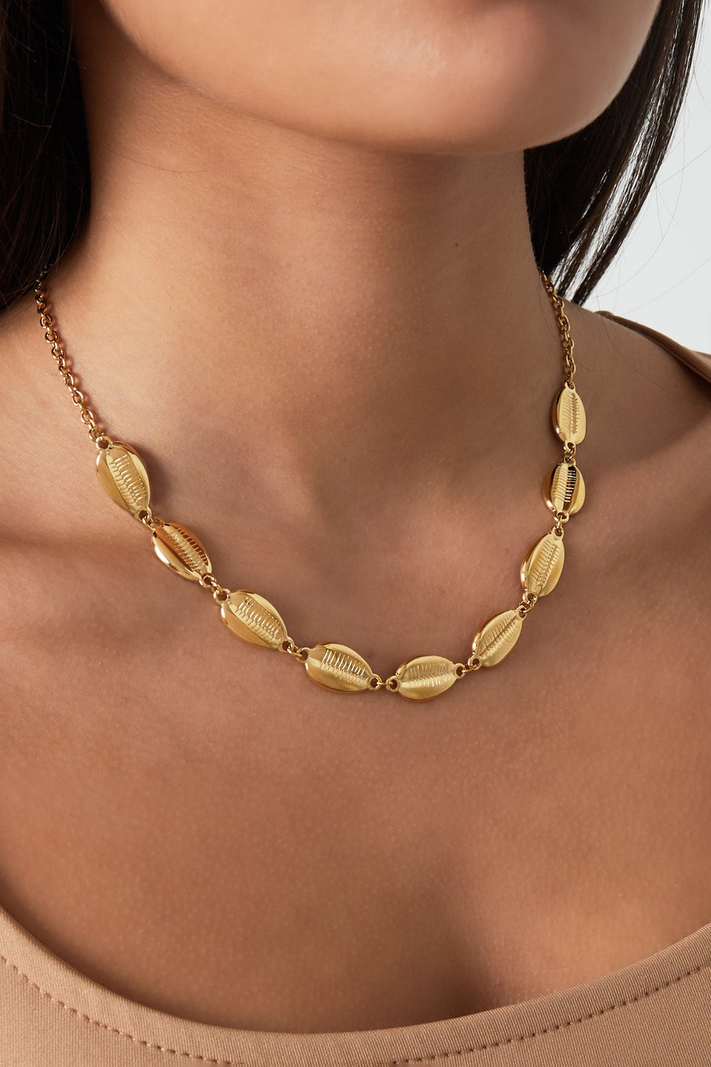 LIVAYA kurze Halskette mit Muschelformen aus Edelstahl