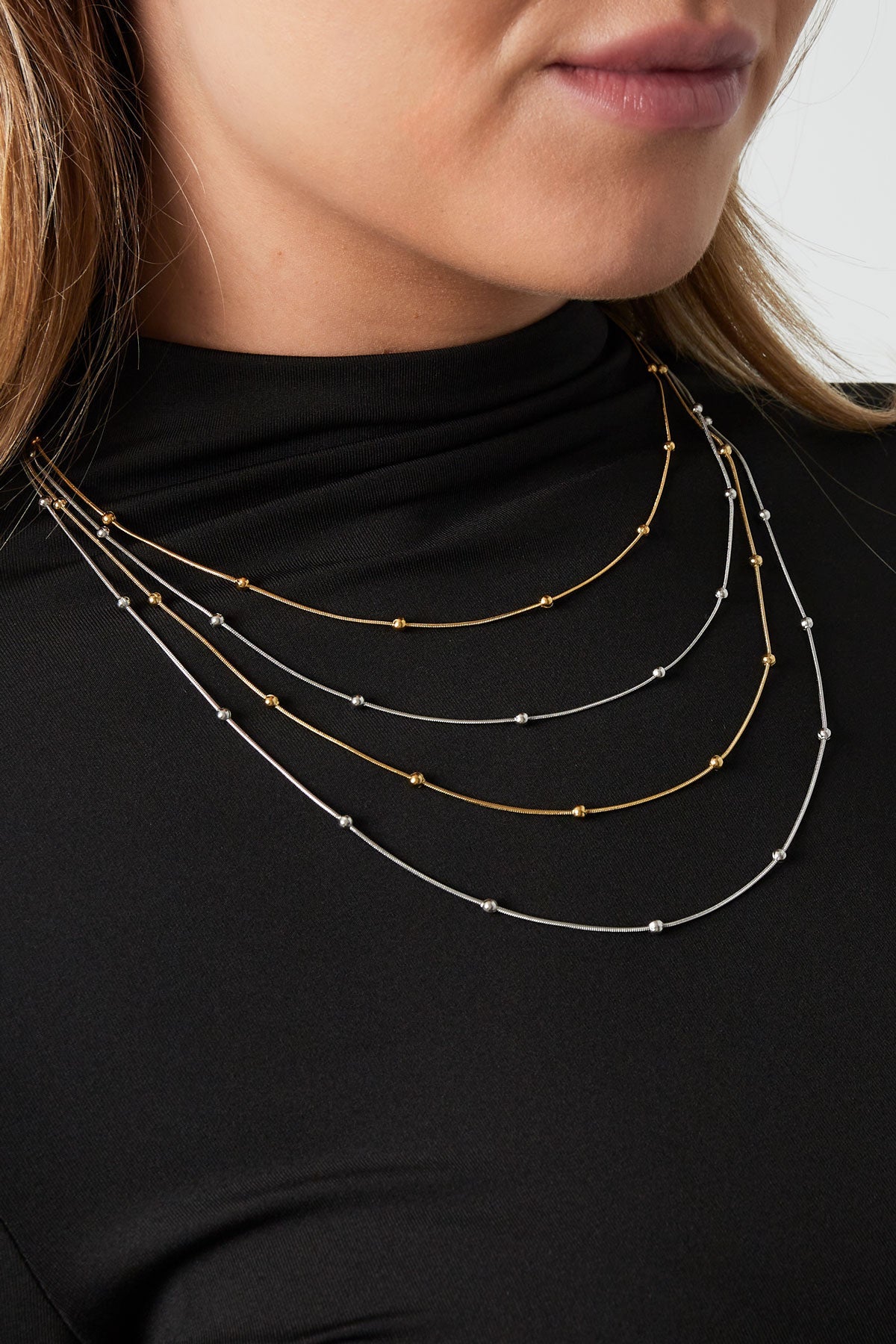 LIVAYA Layering-Halskette mit vier Reihen und Kugeldetails