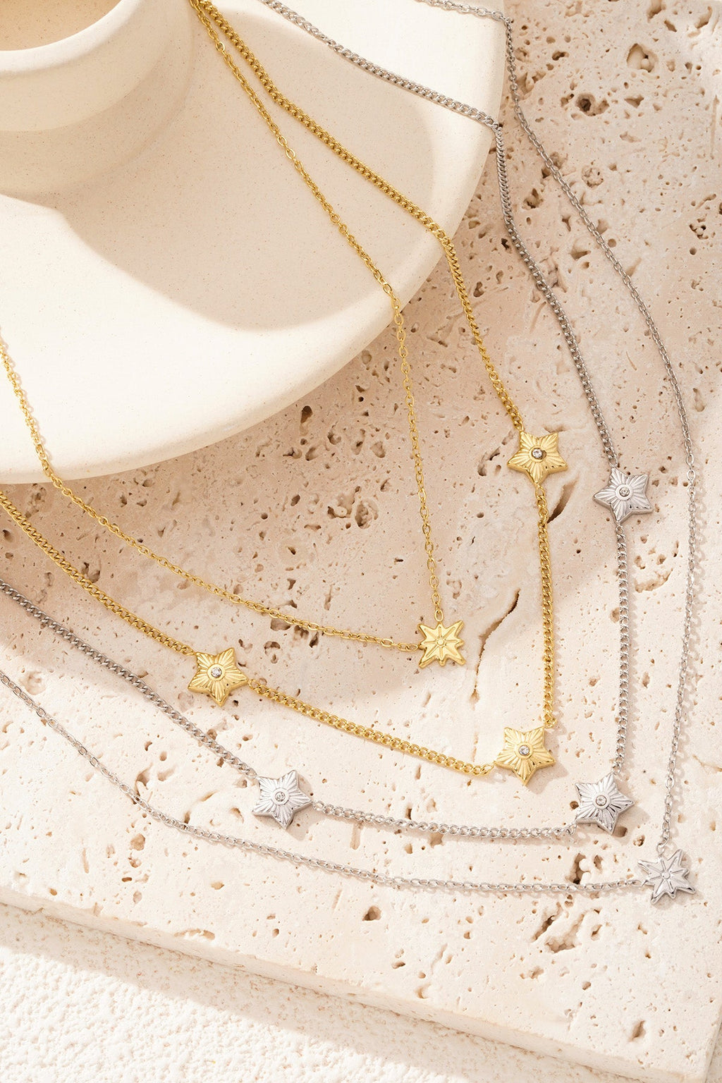 LIVAYA Layering-Halskette mit Sternmotiven und Strass, 37–45 cm