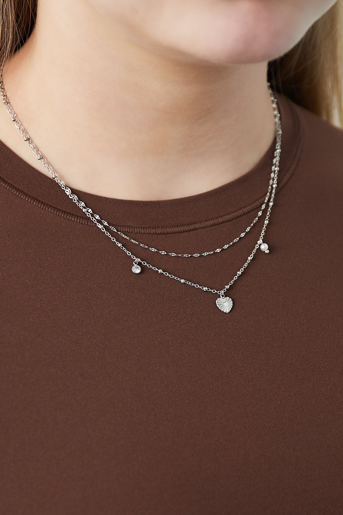 LIVAYA Layering-Halskette mit Herzanhänger, Imitationsperle und Strassstein