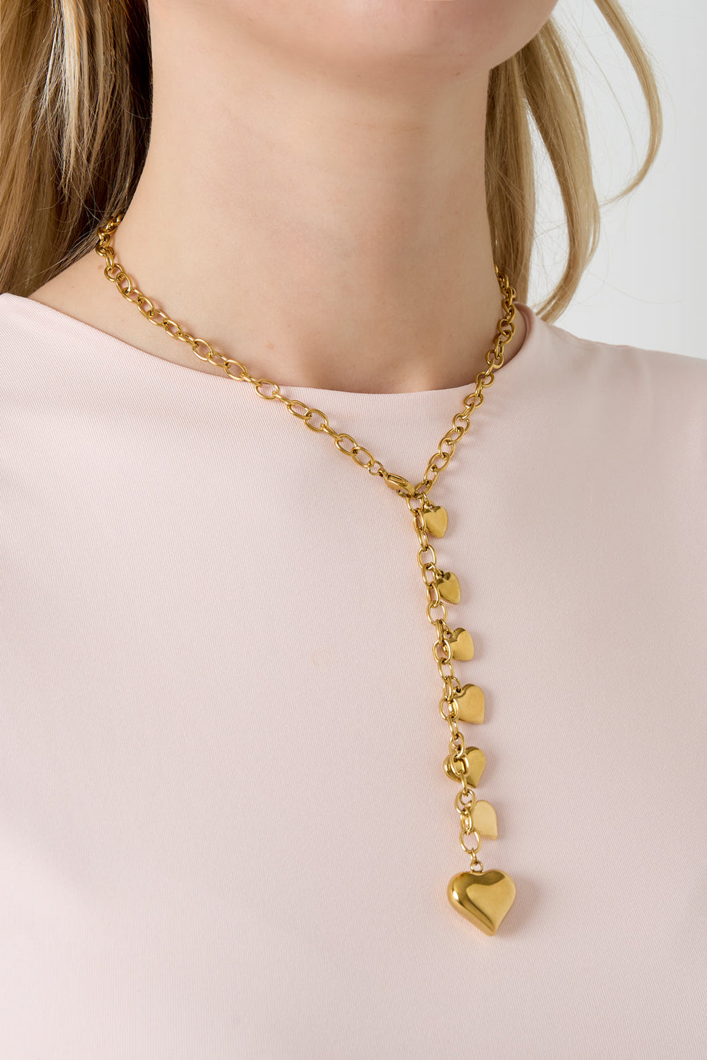 LIVAYA Anhängerkette mit Herzanhänger und Herzdetails
