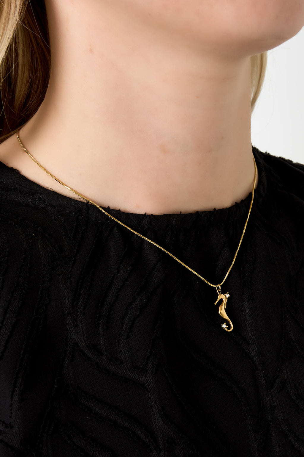 LIVAYA Anhängerkette mit Seepferdchen-Anhänger und Strass