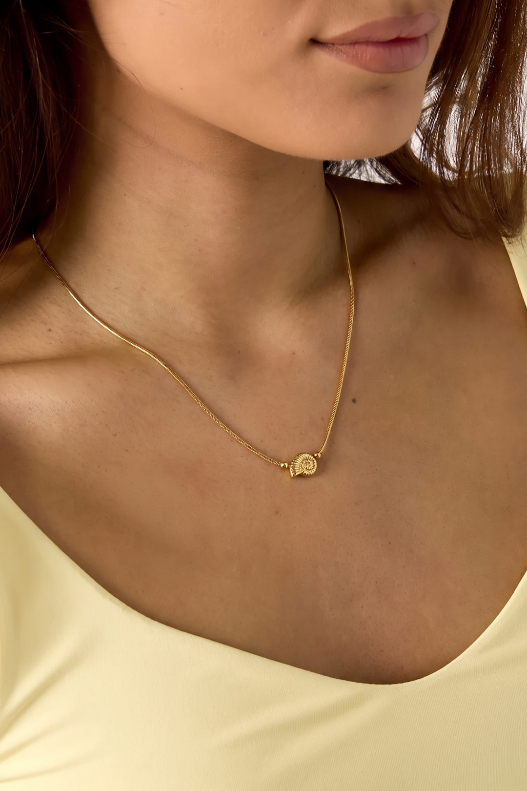 LIVAYA kurze Edelstahlkette mit Spiralmuschel