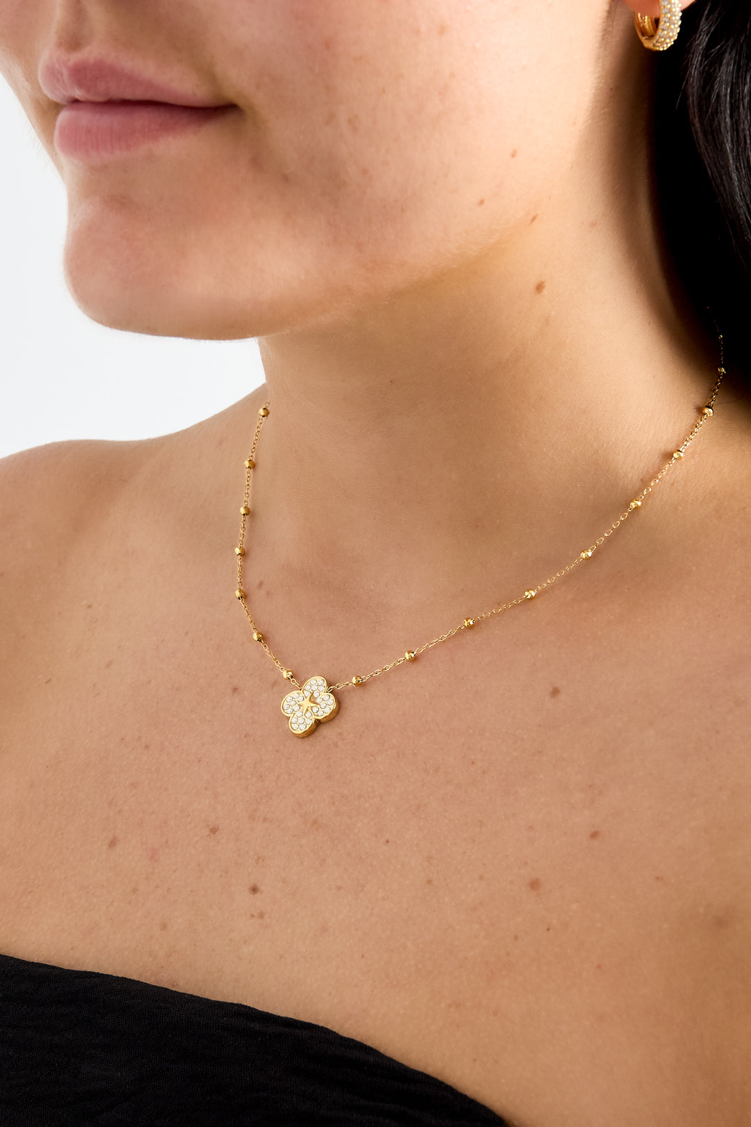 LIVAYA Anhängerkette mit Kleeblatt-Anhänger, Strass und Kugelakzenten